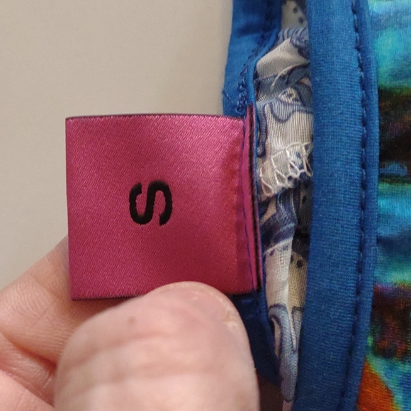 Save the Queen sequin sleeve multicolored print t shirt w/back zipper detail Sm - Picture 10 of 11